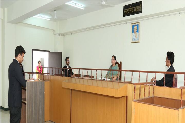 moot-court